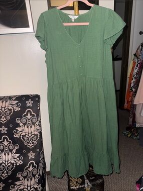 Time and Tru Emerald Green V-Neck Casual Top